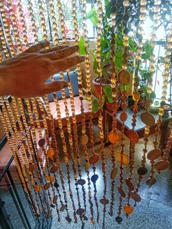 topaz amber champagne mixed beads partition